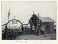 801266 Gezicht op de versierde blokpost 15 aan de Monnikenboschweg bij Soestduinen, tijdens de viering van het 50-jarig ...